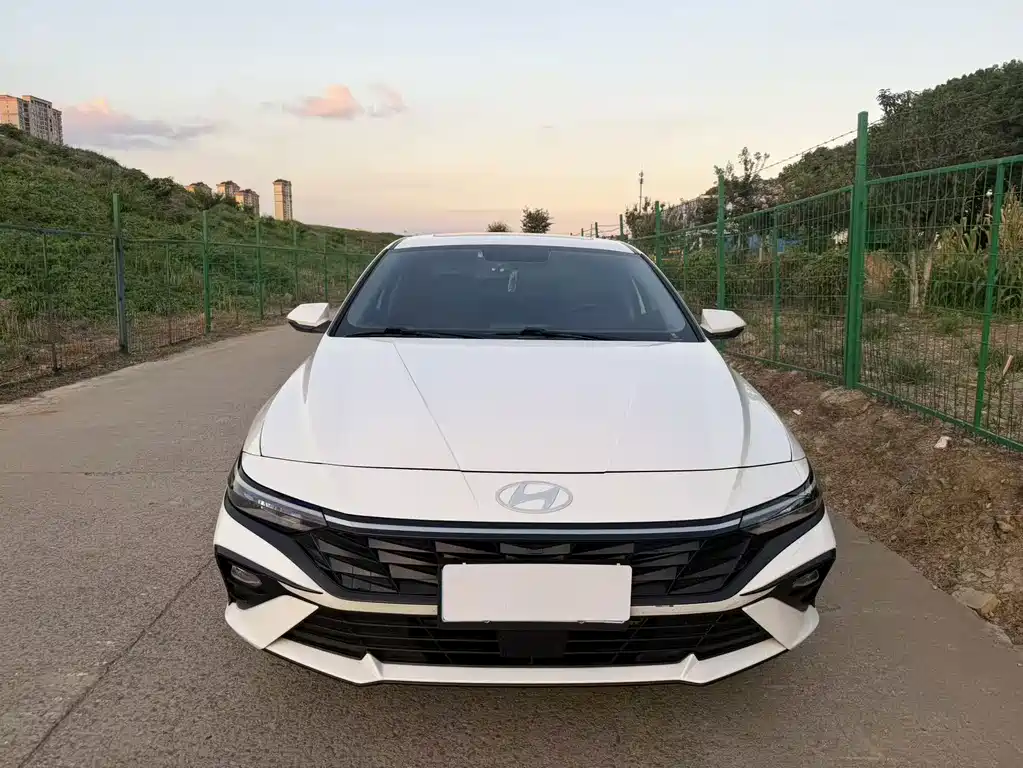 Hyundai Elantra 2024