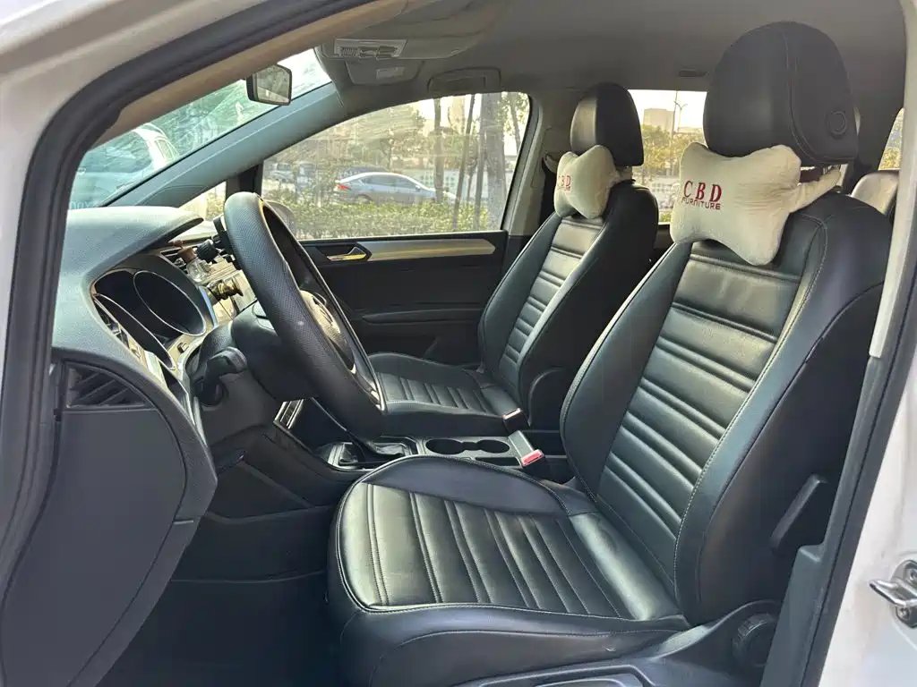 Volkswagen Touran 2018 — фото 15