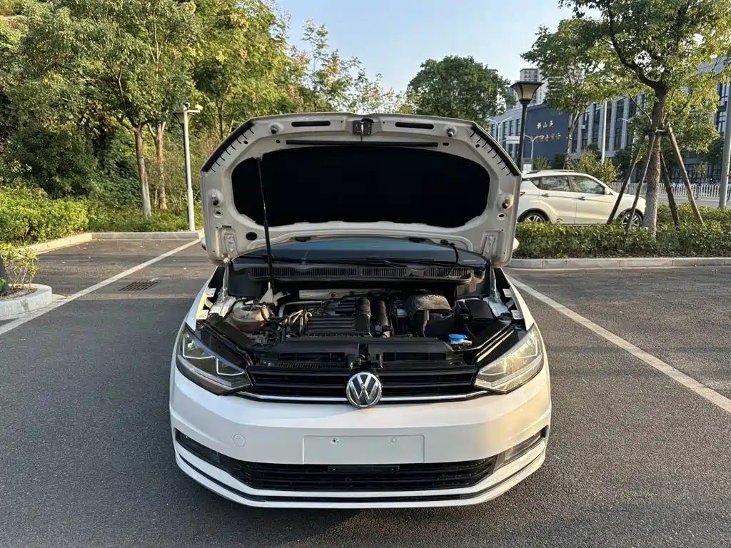 Volkswagen Touran 2018 — фото 22