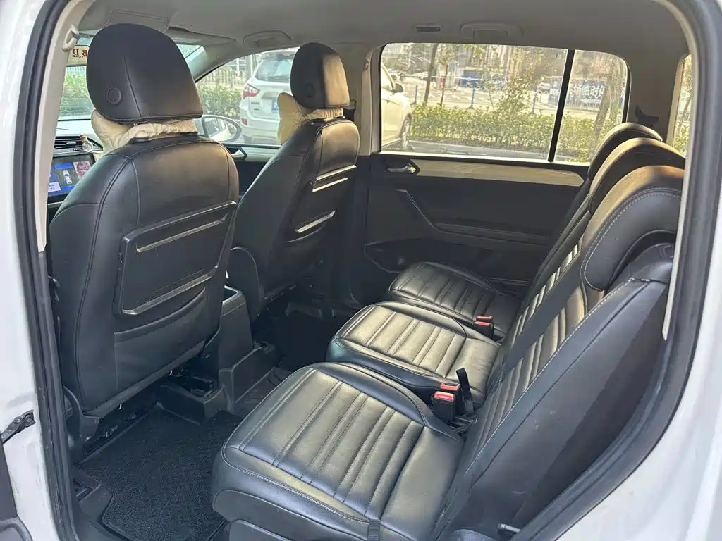 Volkswagen Touran 2018 — фото 26