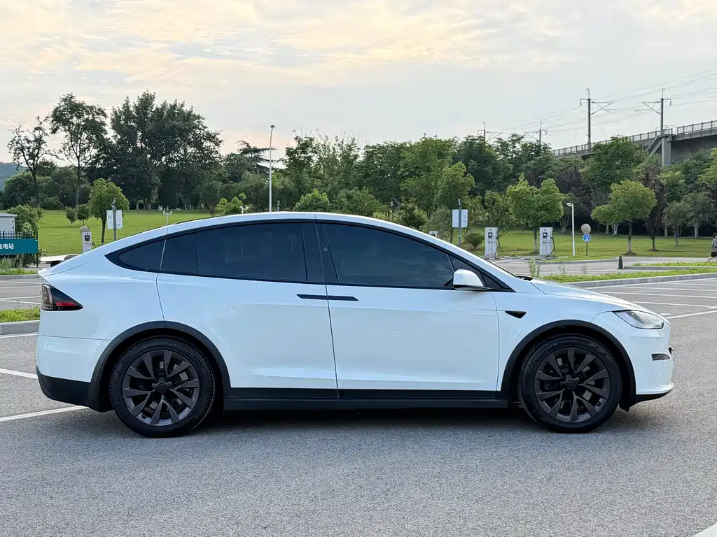 Tesla Model X 2023