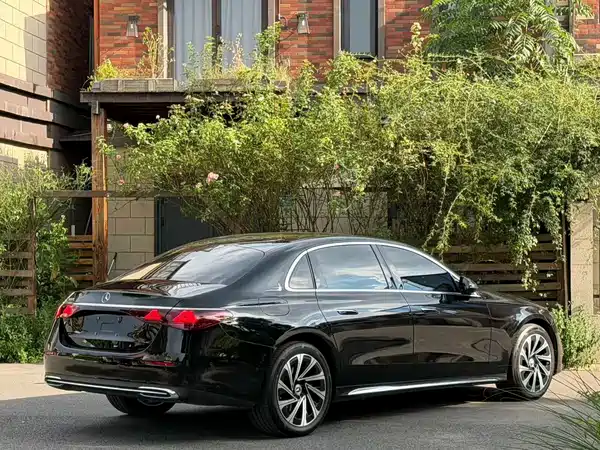 Mercedes-Benz E-Class 2024