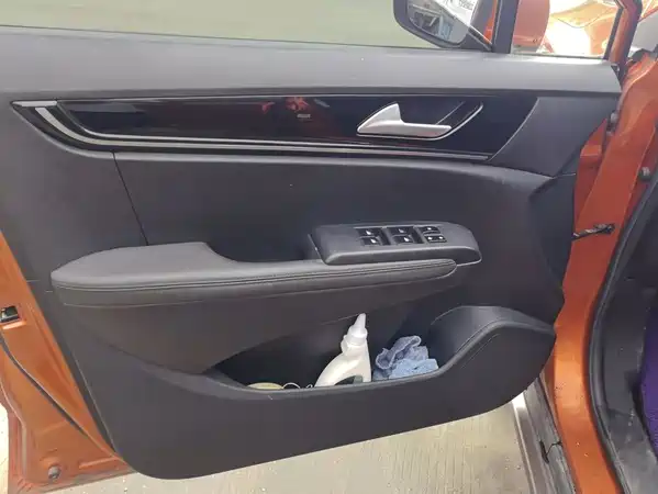 Dongfeng Aeolus AX5 2017