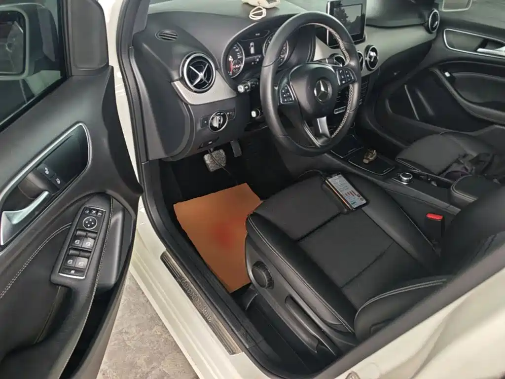 Mercedes-Benz B-Class 2016 — фото 16