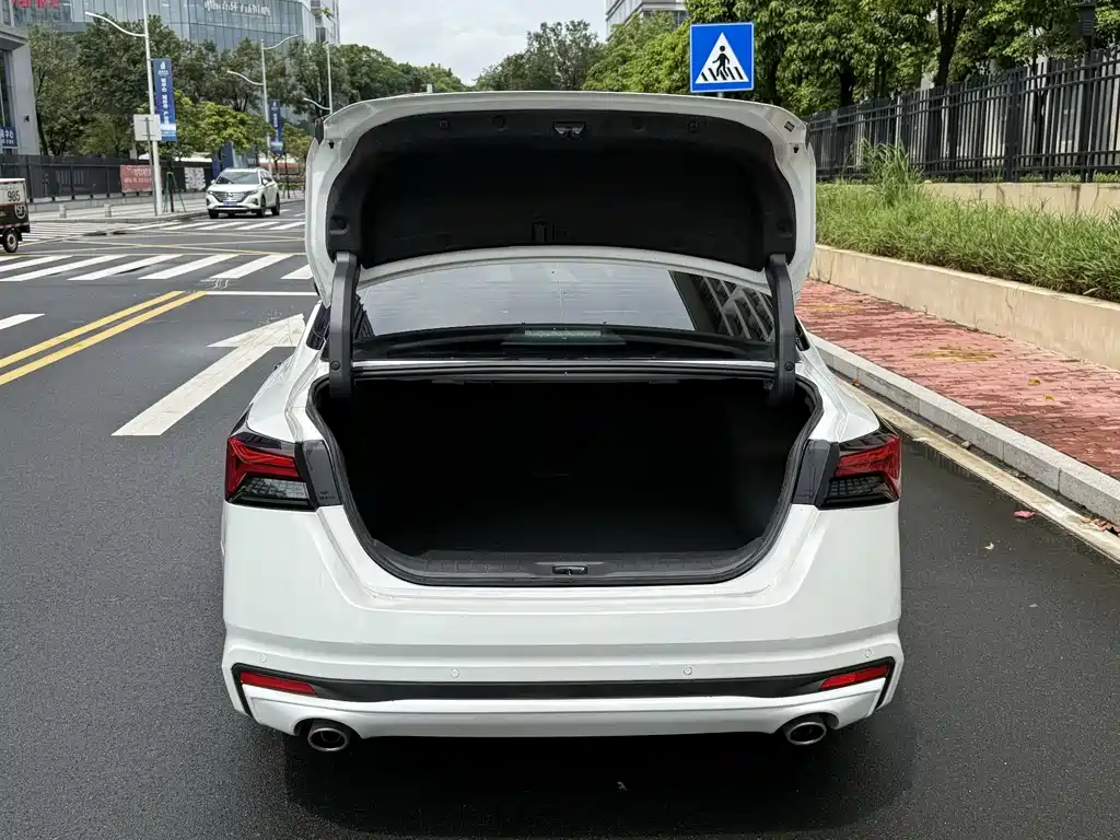 Nissan Teana 2023