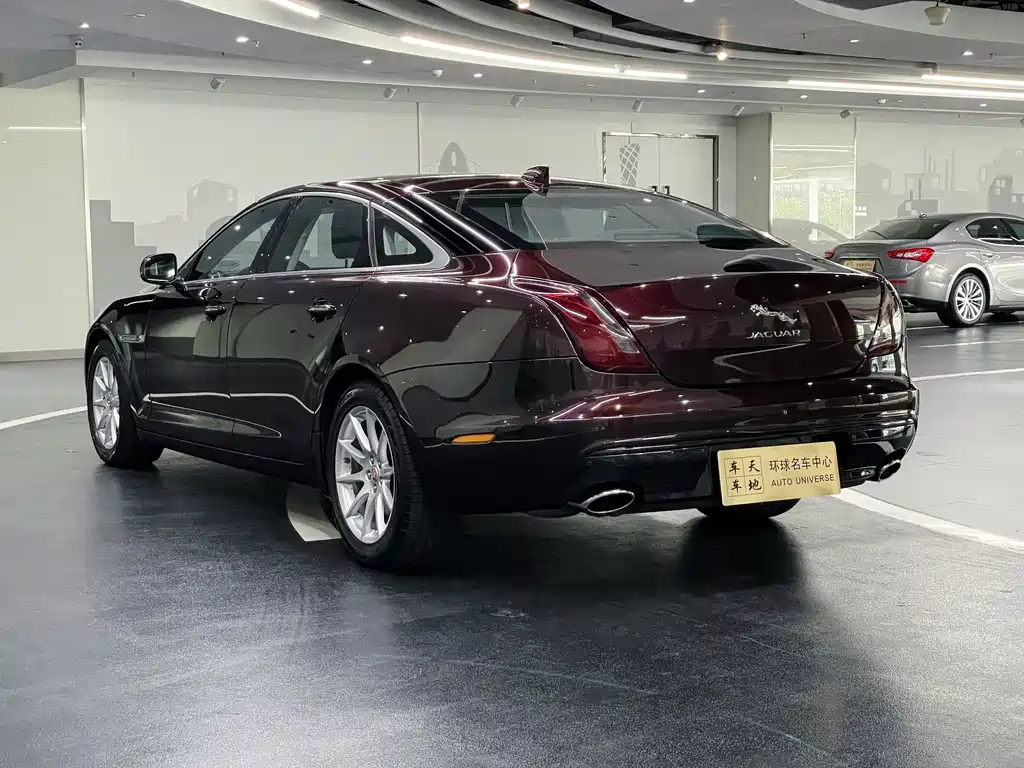 Jaguar XJ 2017 — фото 6