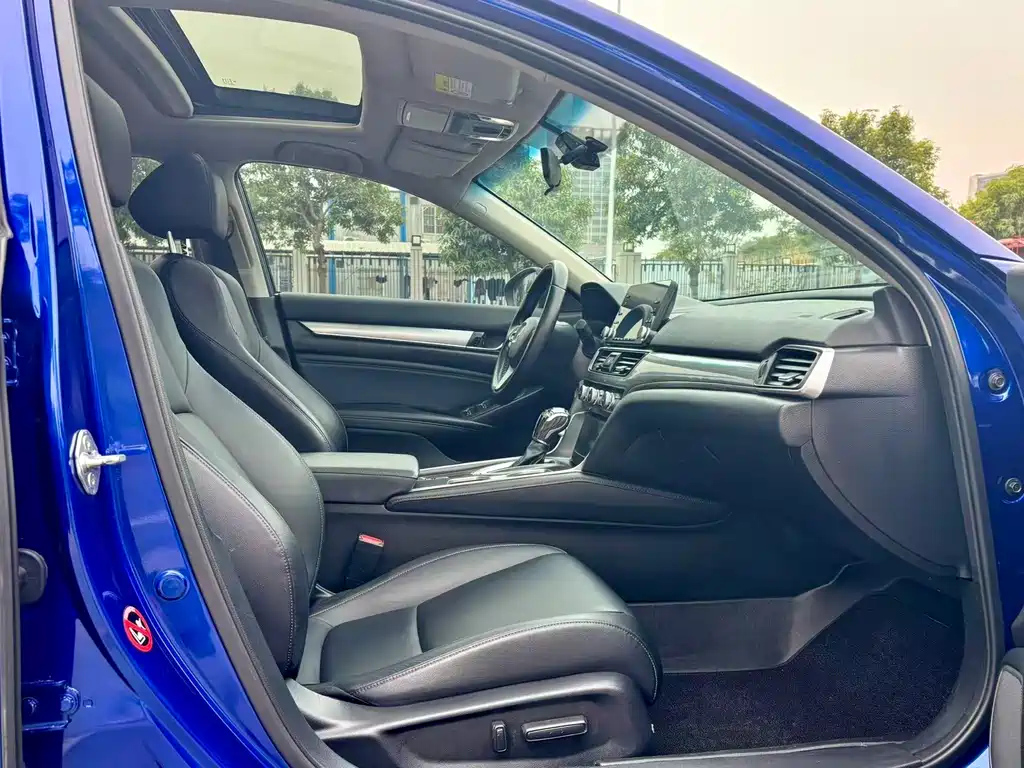 Honda Accord 2020 — фото 10