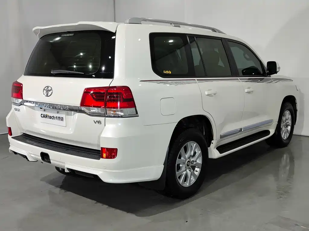 Toyota Land Cruiser 2020 — фото 18