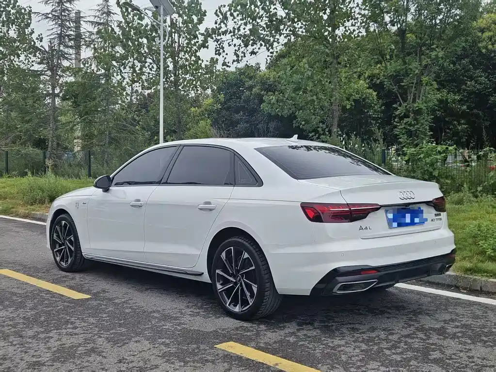Audi A4L 2023 — фото 10