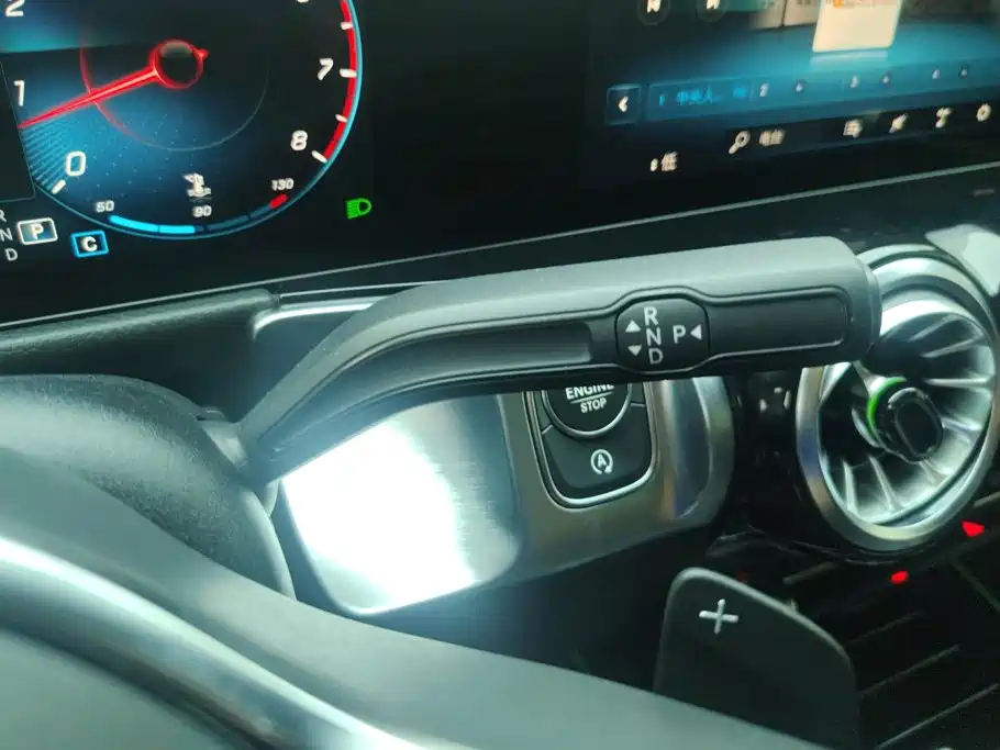 Mercedes-Benz GLB 2023 — фото 16