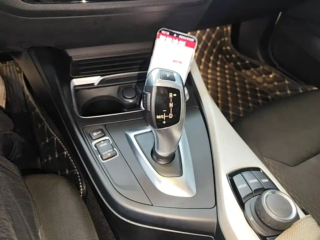 BMW 1 Series 2019 — фото 14