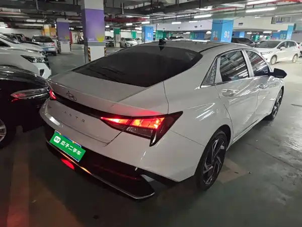 Hyundai Elantra 2024