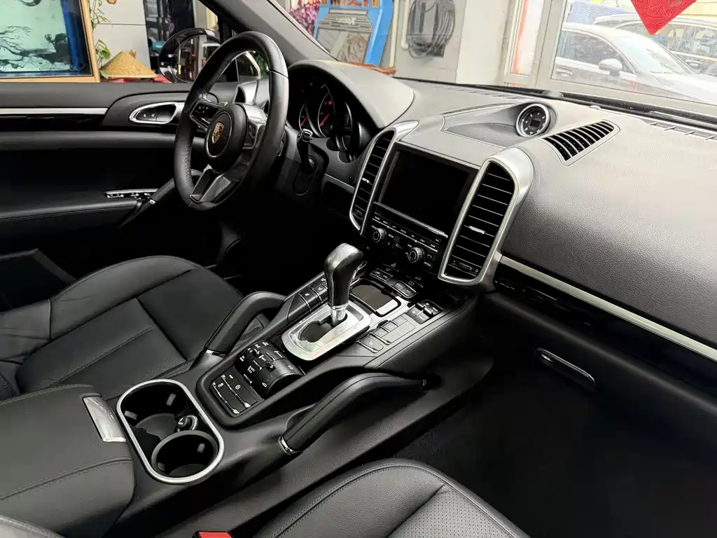 Porsche Cayenne 2016 — фото 12
