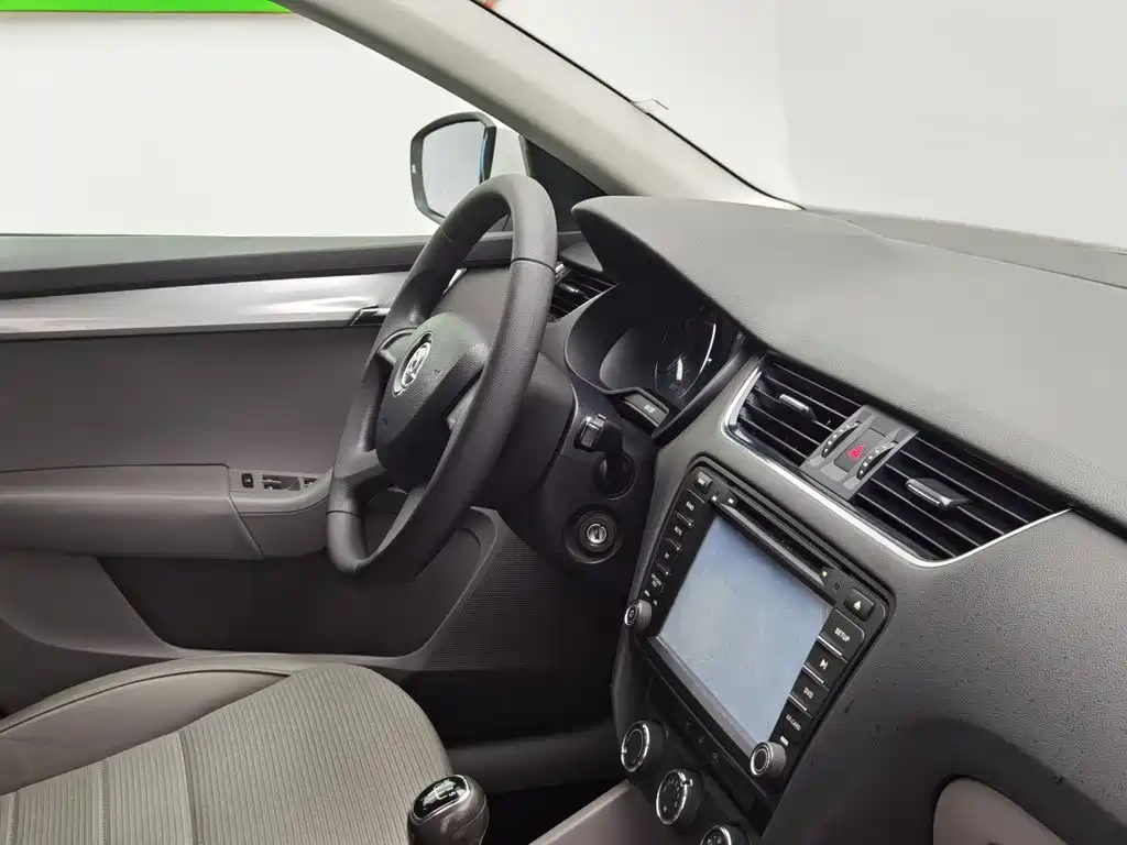 Skoda Octavia 2015 — фото 22