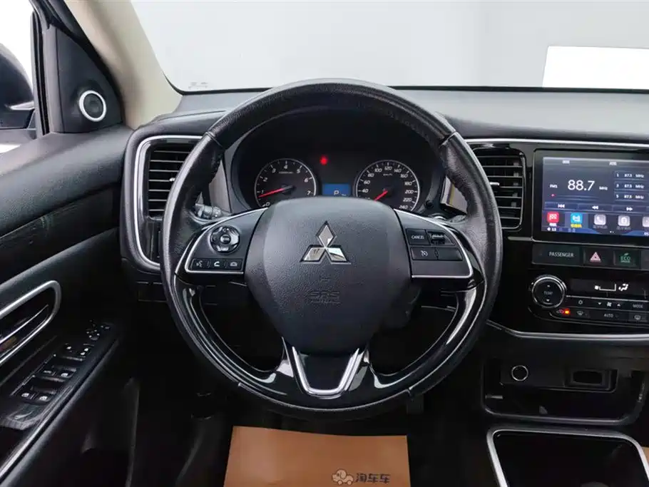 Mitsubishi Outlander 2018 — фото 15