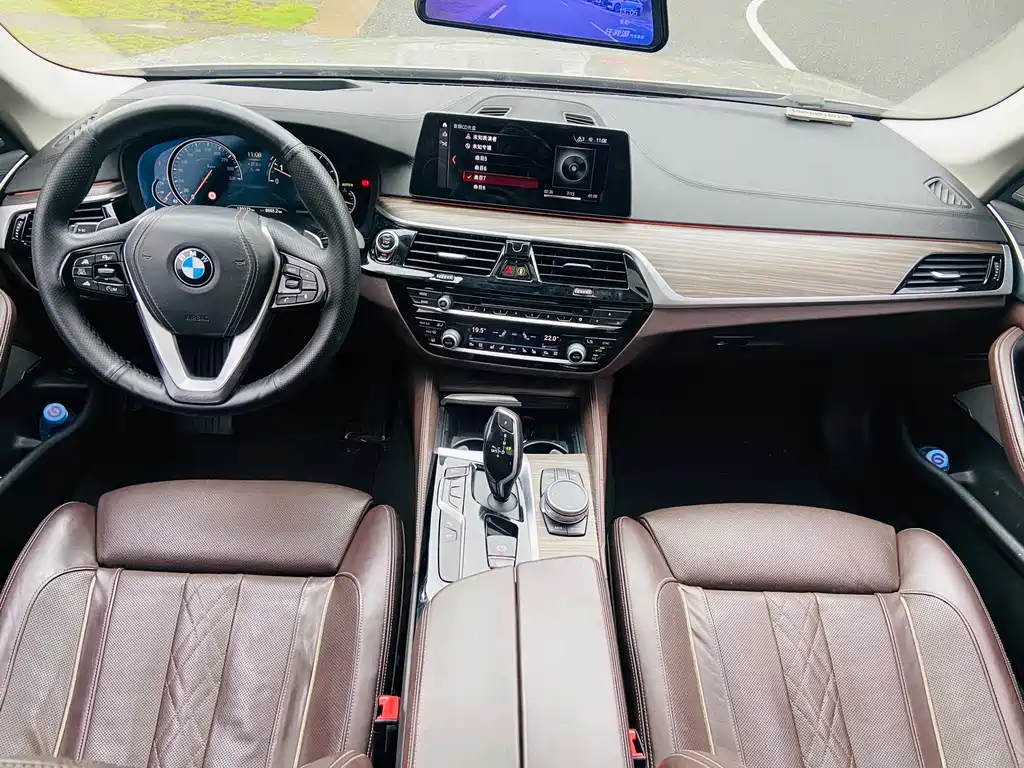 BMW 5 Series 2017 — фото 9