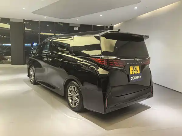 Toyota Alphard 2025
