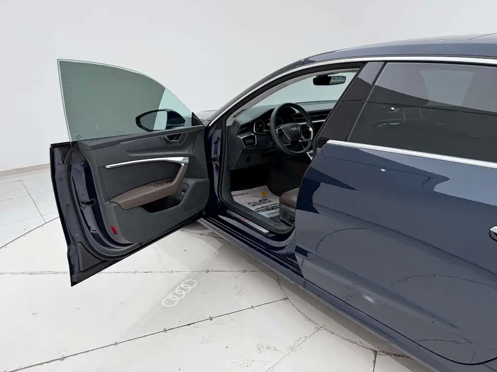 Audi A7L 2023 — фото 13