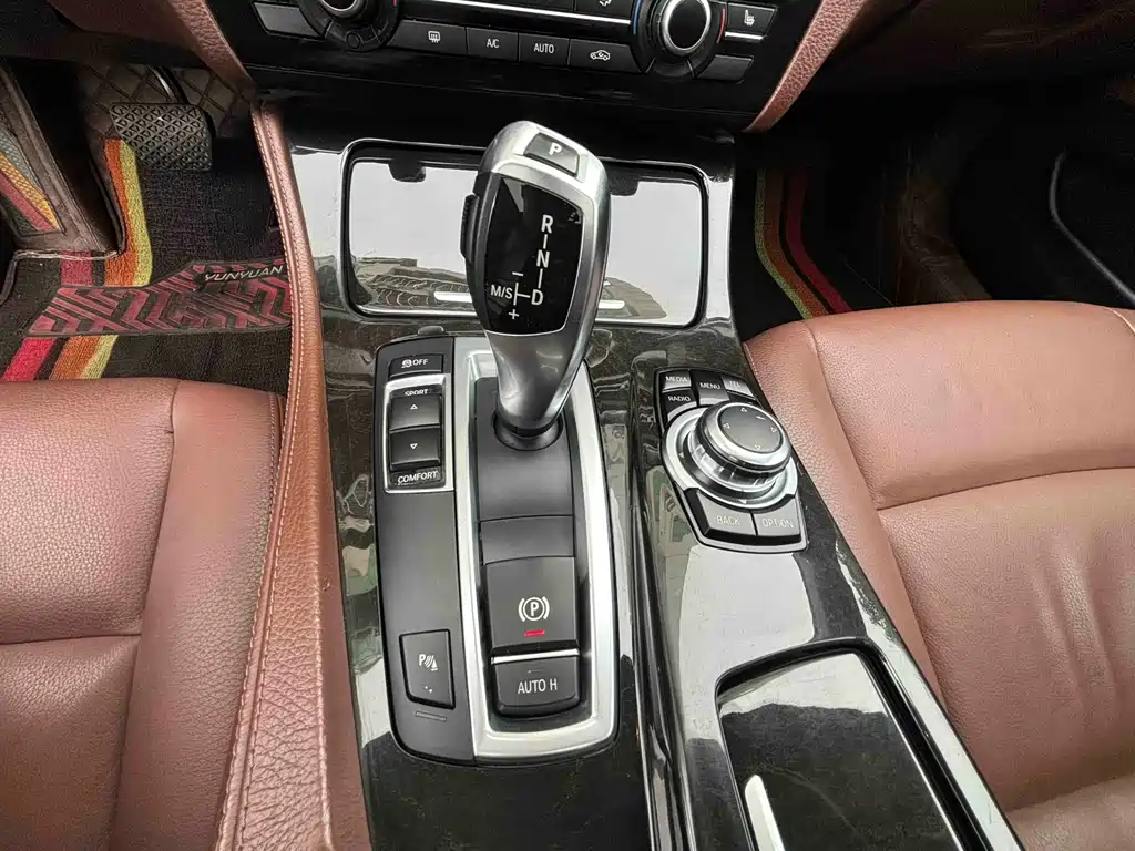 BMW 5 Series 2016 — фото 21