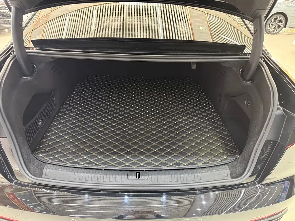 Audi A6L New Energy 2023 — фото 15