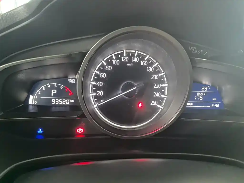 Mazda 3 Axela 2018 — фото 12