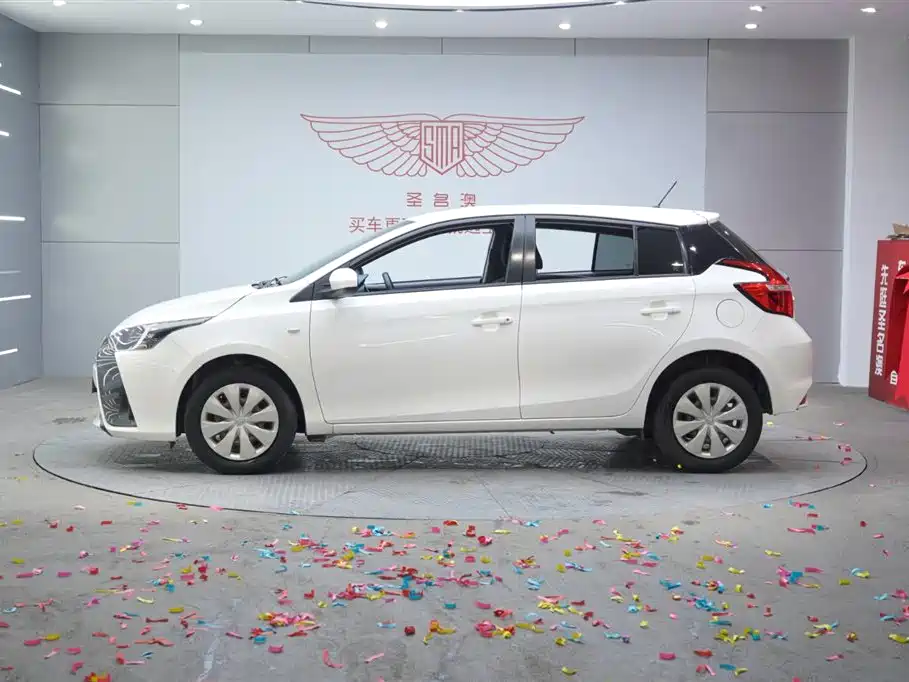 Toyota Yaris L 2017 — фото 2