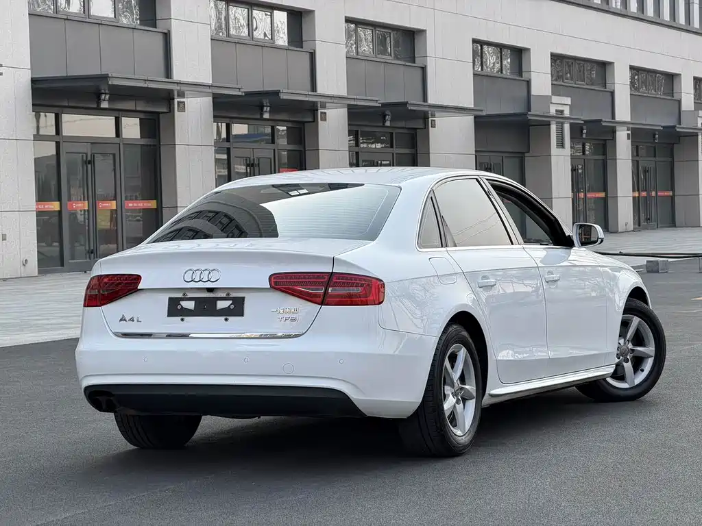 Audi A4L 2014