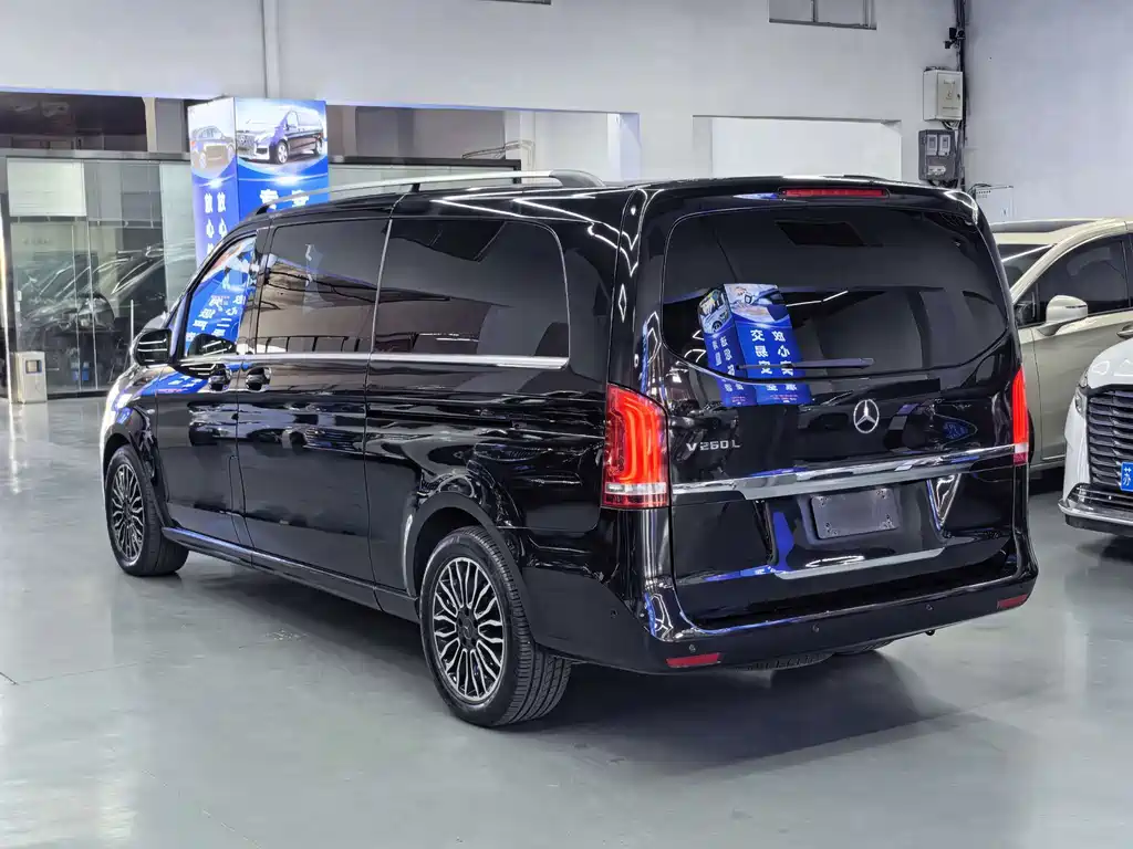 Mercedes-Benz V-Class 2018 — фото 17