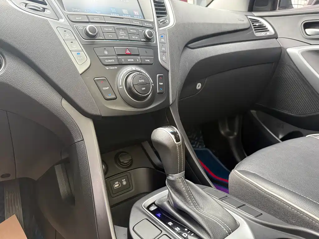Hyundai Santa Fe 2018 — фото 14