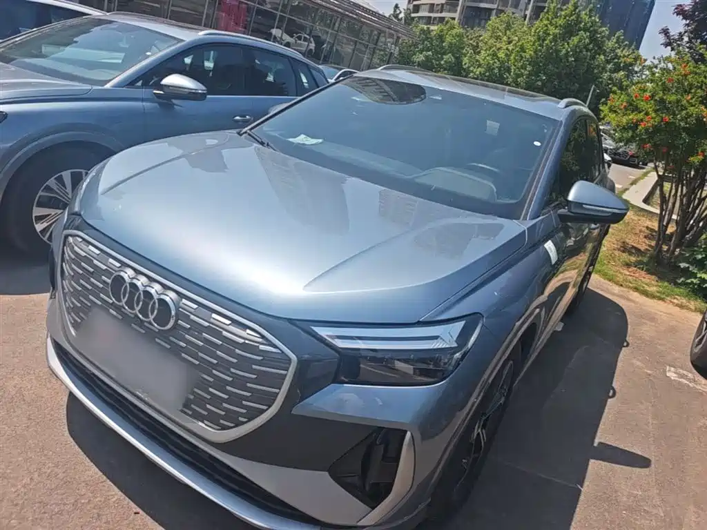 Audi Q4 e-tron 2024 — фото 1