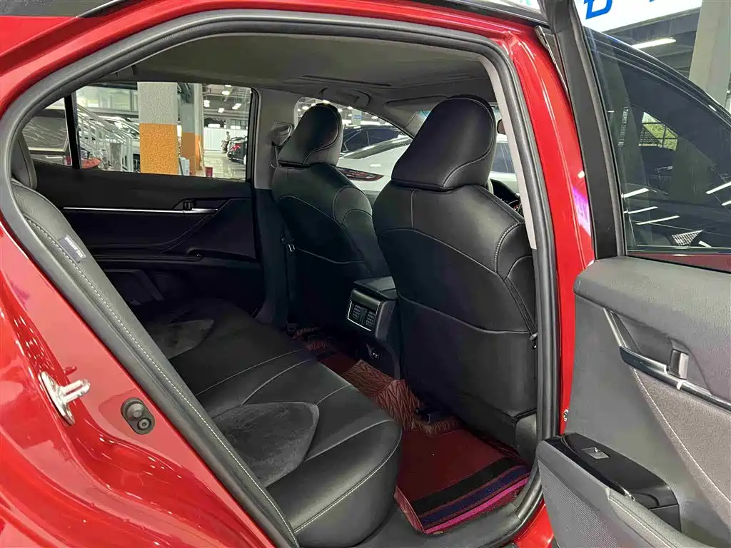 Toyota Camry 2021 — фото 11