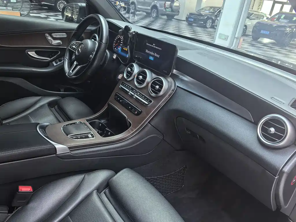 Mercedes-Benz GLC 2020 — фото 16