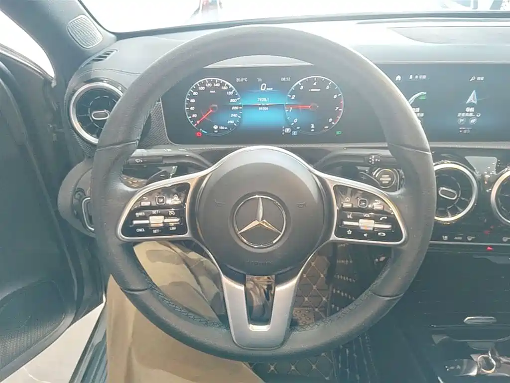 Mercedes-Benz A-Class 2019 — фото 11