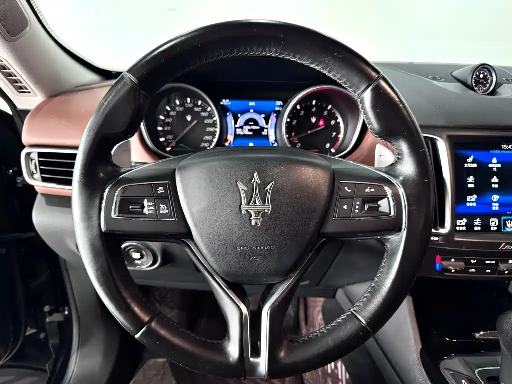 Maserati Levante 2018 — фото 21