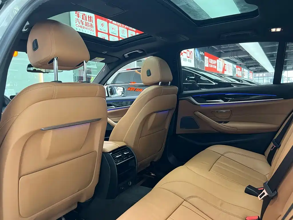 BMW 5 Series 2019 — фото 11