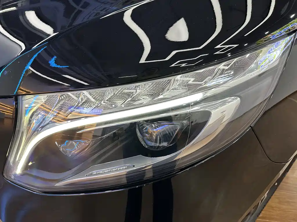 Mercedes-Benz V-Class 2020 — фото 13