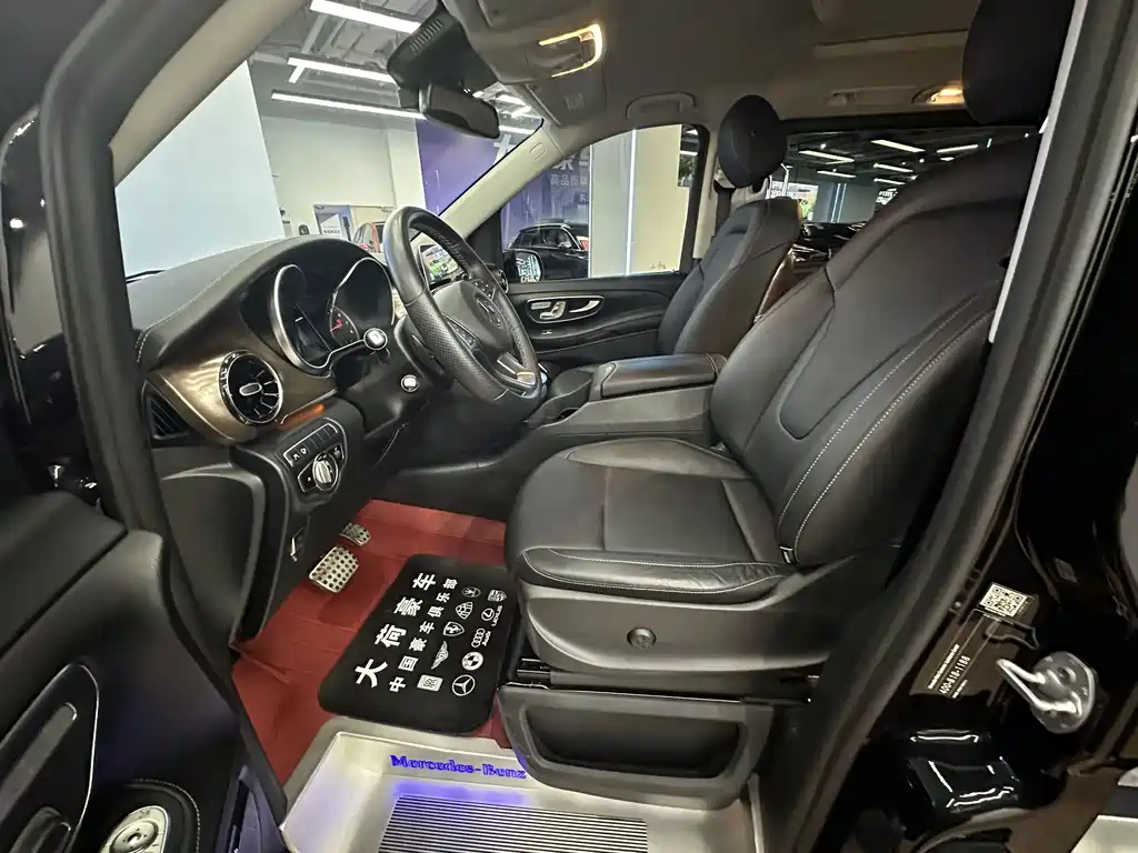 Mercedes-Benz V-Class 2020 — фото 15
