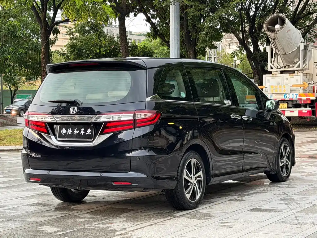 Honda Odyssey 2015 — фото 18