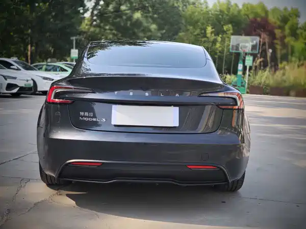 Tesla Model 3 2025