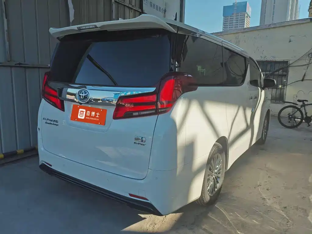 Toyota Alphard 2023 — фото 7