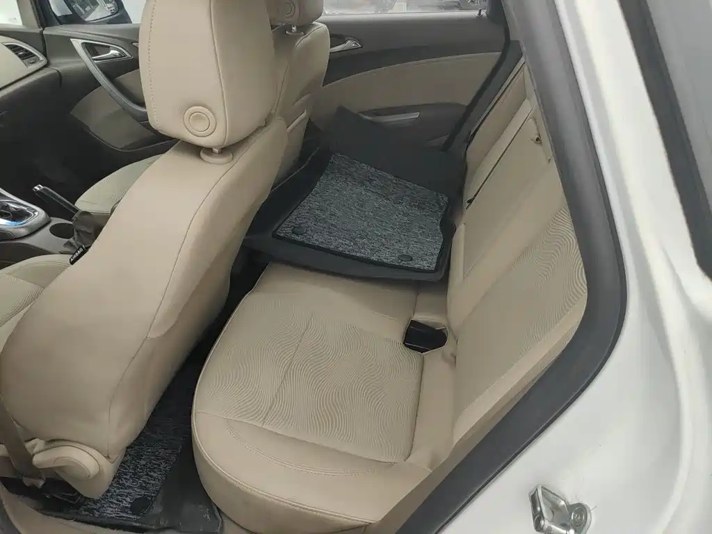 Buick Excelle 2015 — фото 13