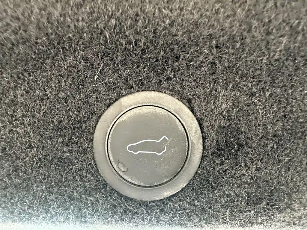 Tesla Model Y 2026 — фото 16
