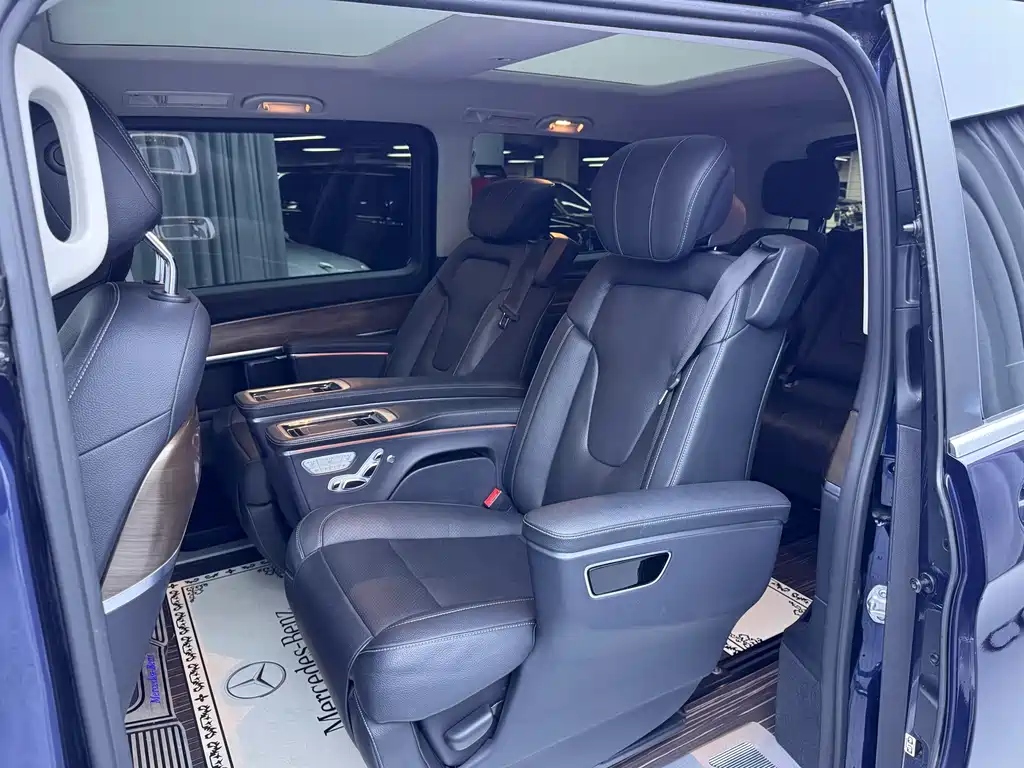 Mercedes-Benz V-Class 2022 — фото 10