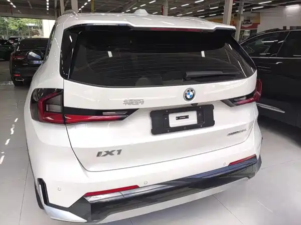 BMW iX1 2025