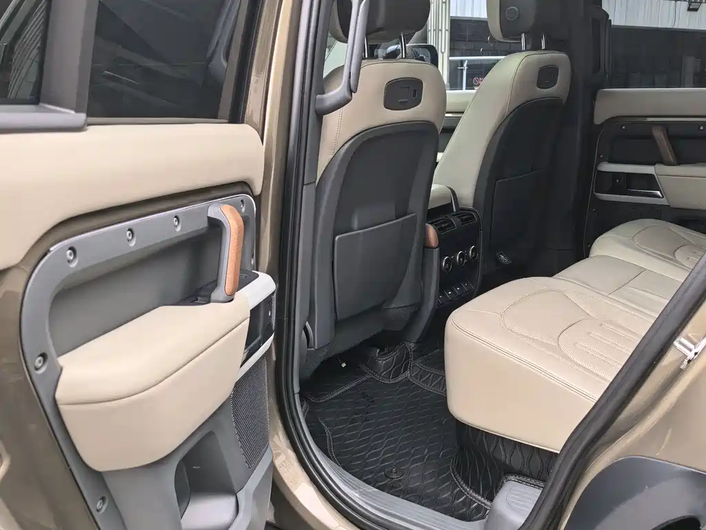 Land Rover Defender 2020 — фото 12