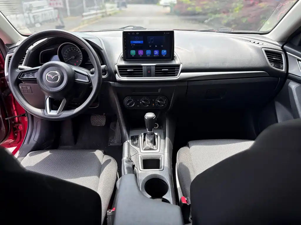Mazda 3 Axela 2019 — фото 8
