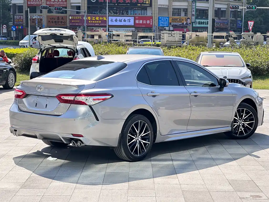 Toyota Camry 2022 — фото 4