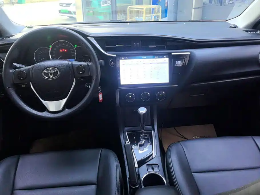 Toyota Corolla 2018 — фото 12