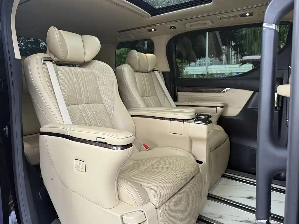 Toyota Alphard 2018 — фото 10
