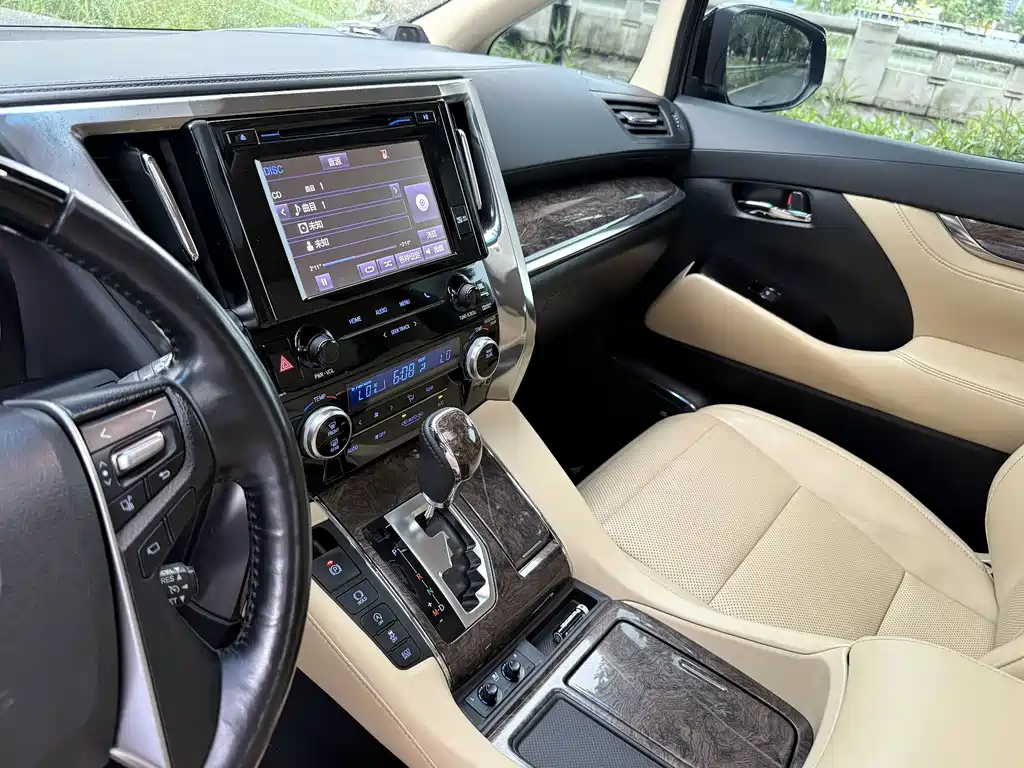 Toyota Alphard 2018 — фото 13